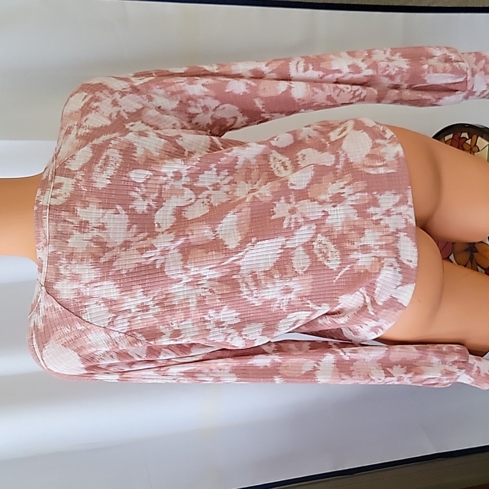Sonoma V-Neck Pullover with drawstring at waist (S) - Picture 2 of 3